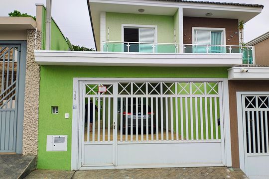 Fachada de casa à venda com 4 quartos, 162m² em Umuarama, Osasco