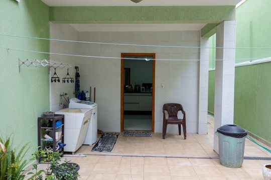 Área comum de casa à venda com 4 quartos, 162m² em Umuarama, Osasco