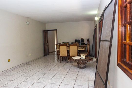 Sala de casa à venda com 7 quartos, 400m² em Jardim Represa, São Paulo