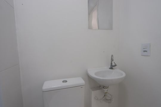 Banheiro de kitnet/studio à venda com 1 quarto, 38m² em Vila Bela, São Paulo