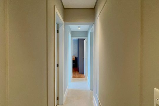Corredor de apartamento à venda com 3 quartos, 130m² em Jardim Paulista, São Paulo