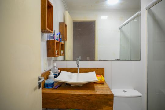 Banheiro Social de apartamento à venda com 2 quartos, 64761m² em Vila Caraguata, São Paulo