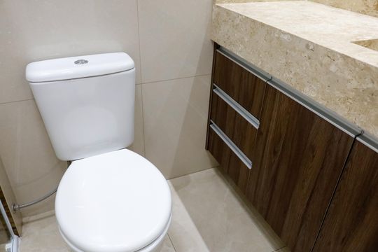 Banheiro de apartamento à venda com 2 quartos, 58m² em Km 18, Osasco