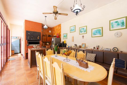 Casa para alugar com 5 quartos, 600m² em Centro, Canoas
