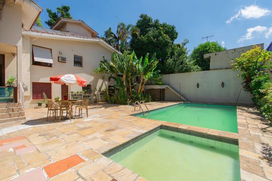 Casa para alugar com 5 quartos, 600m² em Centro, Canoas