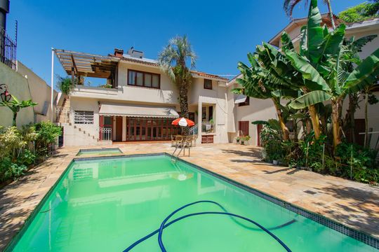 Casa para alugar com 5 quartos, 600m² em Centro, Canoas