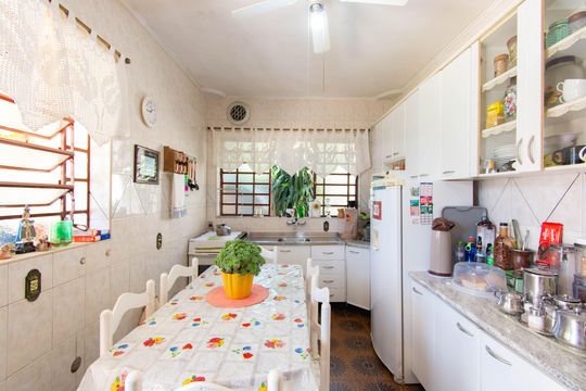 Casa para alugar com 5 quartos, 600m² em Centro, Canoas