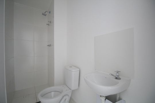 Banheiro Social de apartamento para alugar com 2 quartos, 32m² em Vila Plana, São Paulo