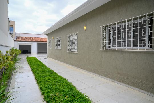 Garagem de casa à venda com 3 quartos, 600m² em Cursino, São Paulo