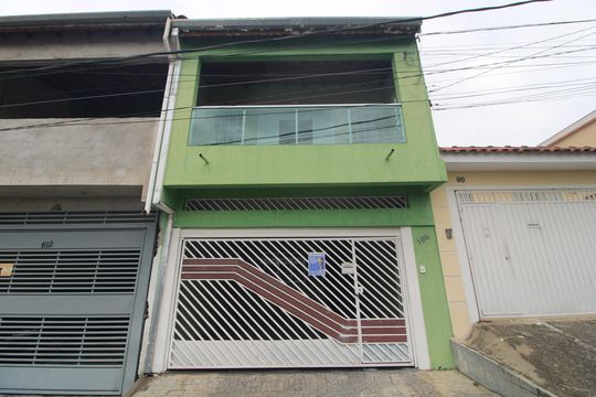 Fachada de casa para alugar com 3 quartos, 262m² em Jardim Regis, São Paulo