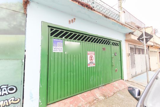 Fachada de casa à venda com 3 quartos, 74m² em Vila Carmosina, São Paulo