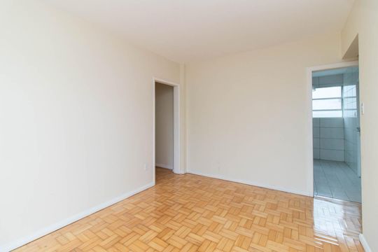 Sala de apartamento para alugar com 3 quartos, 110m² em Azenha, Porto Alegre