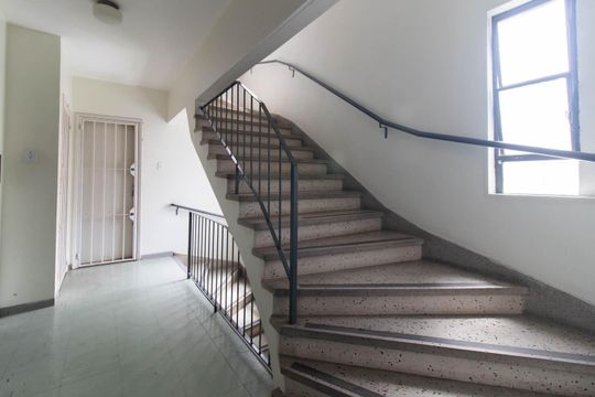 Escada de apartamento para alugar com 3 quartos, 110m² em Azenha, Porto Alegre