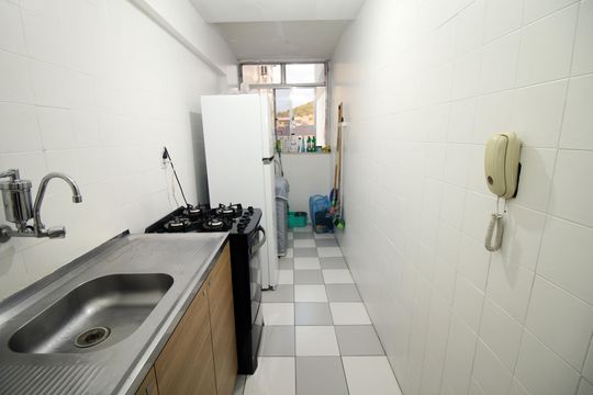 Cozinha de apartamento à venda com 2 quartos, 64m² em Vaz Lobo, Rio de Janeiro