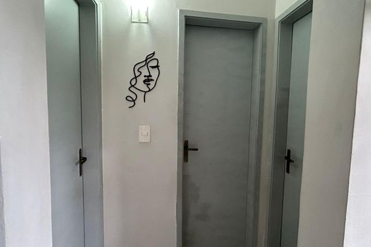 Corredor de apartamento para alugar com 2 quartos, 70m² em Colubandê, São Gonçalo
