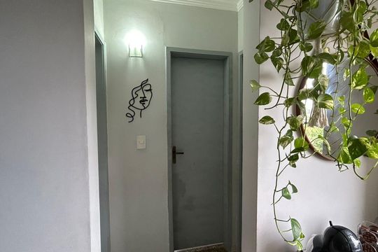 Corredor de apartamento para alugar com 2 quartos, 70m² em Colubandê, São Gonçalo