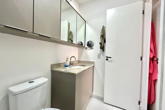 Banheiro da Suíte de apartamento à venda com 2 quartos, 64m² em Jardim Prudência, São Paulo