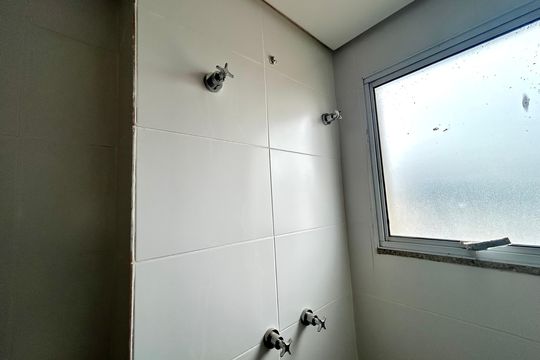 Banheiro da Suíte de apartamento à venda com 2 quartos, 66m² em Vila Galvão, Guarulhos