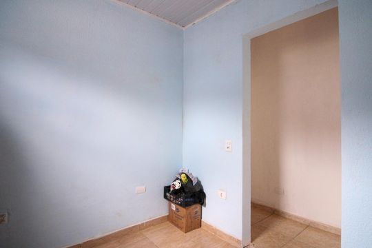 Quarto 1 de casa para alugar com 2 quartos, 85m² em Jardim Santa Teresinha, São Paulo