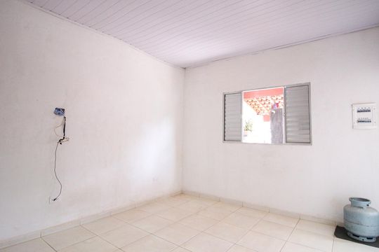 Sala de casa para alugar com 2 quartos, 85m² em Jardim Santa Teresinha, São Paulo
