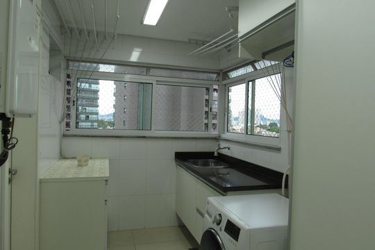 Área de Serviço - Dispensa de apartamento para alugar com 3 quartos, 225m² em Umuarama, Osasco