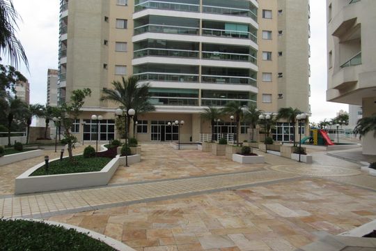 Fachada do bloco de apartamento para alugar com 3 quartos, 225m² em Umuarama, Osasco