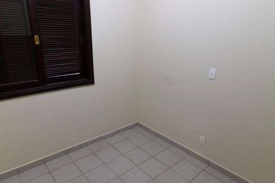 Quarto de Serviço de casa de condomínio à venda com 4 quartos, 230m² em Conjunto Habitacional Vila Santana (Sousas), Campinas