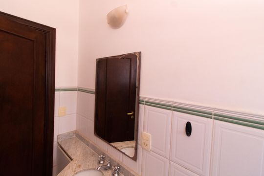 Banheiro da Suíte 1 de casa de condomínio à venda com 4 quartos, 230m² em Conjunto Habitacional Vila Santana (Sousas), Campinas
