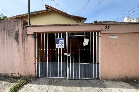 Fachada de casa para alugar com 2 quartos, 65m² em Caxingui, São Paulo