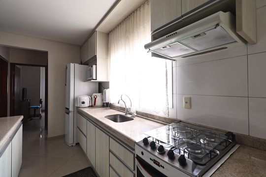 Cozinha  de apartamento à venda com 2 quartos, 144m² em Jardim Stella, Santo André