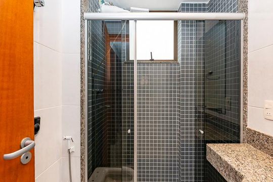 Banheiro Social de apartamento à venda com 4 quartos, 140m² em Buritis, Belo Horizonte