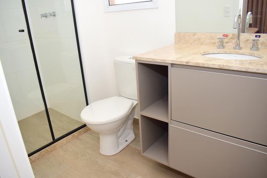 Banheiro de kitnet/studio para alugar com 1 quarto, 42m² em Jardim Sumare, Ribeirão Preto