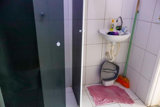 Banheiro de apartamento à venda com 2 quartos, 50m² em Metalúrgicos, Osasco