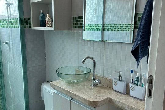 Banheiro de apartamento à venda com 2 quartos, 42m² em Jardim Boa Vista (Zona Oeste), Osasco