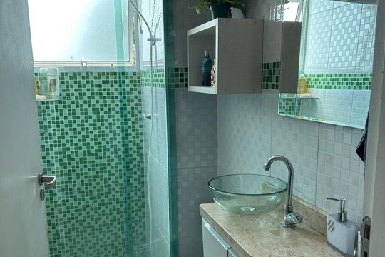 Banheiro de apartamento à venda com 2 quartos, 42m² em Jardim Boa Vista (Zona Oeste), Osasco