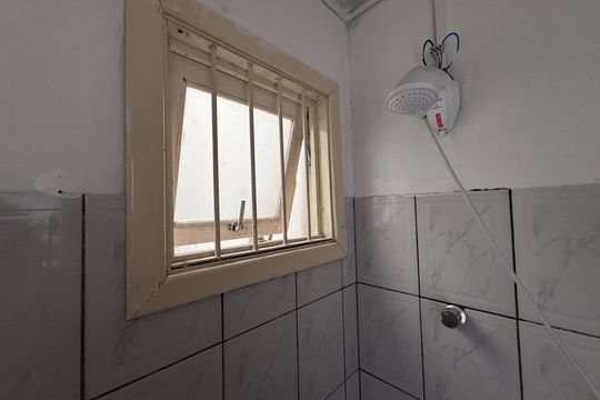 Banheiro de kitnet/studio à venda com 1 quarto, 28m² em Centro, São Leopoldo