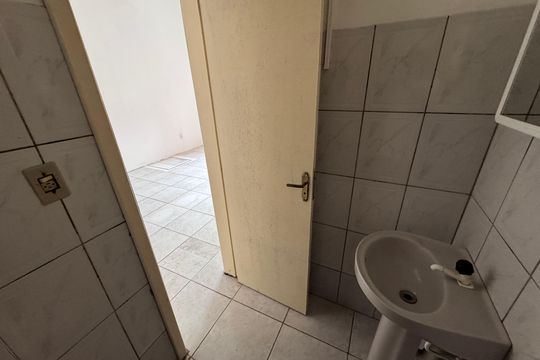 Banheiro de kitnet/studio à venda com 1 quarto, 28m² em Centro, São Leopoldo