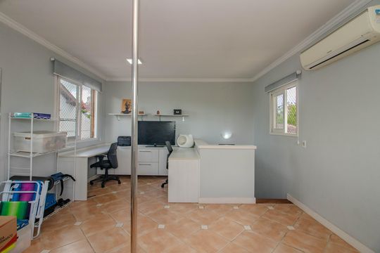 Sótão / Escritório de casa de condomínio à venda com 3 quartos, 128m² em Jardim Itu, Porto Alegre