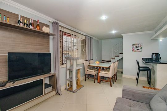 Sala de casa de condomínio à venda com 3 quartos, 128m² em Jardim Itu, Porto Alegre