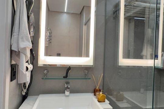 Banheiro de kitnet/studio à venda com 1 quarto, 57m² em Alphaville Industrial, Barueri
