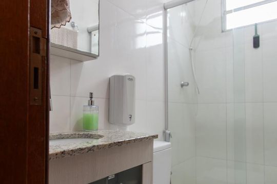 Banheiro de apartamento à venda com 3 quartos, 65m² em Serrano, Belo Horizonte