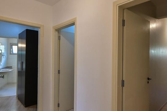 Corredor de apartamento à venda com 4 quartos, 169m² em Real Parque, São Paulo