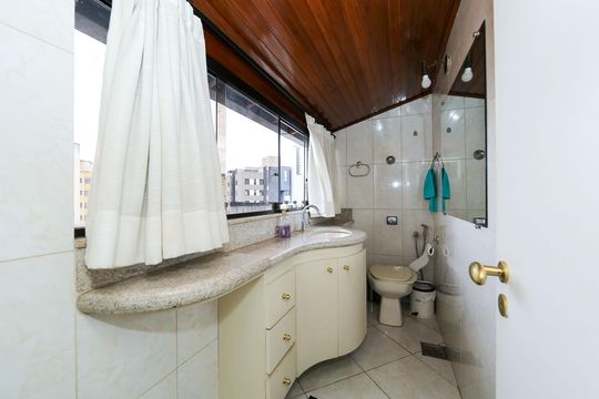 BANHEIRO4 de apartamento à venda com 5 quartos, 413m² em Grajaú, Belo Horizonte