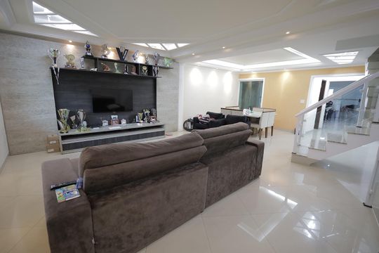 Casa à venda com 6 quartos, 500m² em Parque das Nações, Santo André