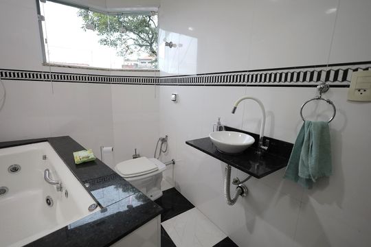 Banheiro Suíte 3 de casa à venda com 6 quartos, 500m² em Parque das Nações, Santo André