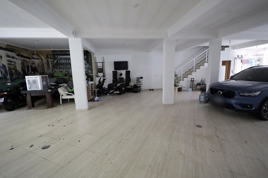 Garagem de casa à venda com 6 quartos, 500m² em Parque das Nações, Santo André