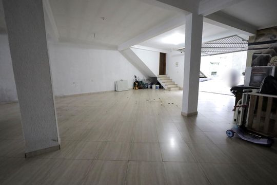 Garagem de casa à venda com 6 quartos, 500m² em Parque das Nações, Santo André