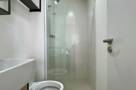 Banheiro de kitnet/studio para alugar com 1 quarto, 25m² em Pinheiros, São Paulo