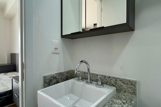 Banheiro de kitnet/studio para alugar com 1 quarto, 25m² em Pinheiros, São Paulo