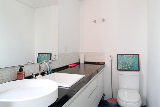 Banheiro da Suíte de apartamento para alugar com 1 quarto, 116m² em Pinheiros, São Paulo